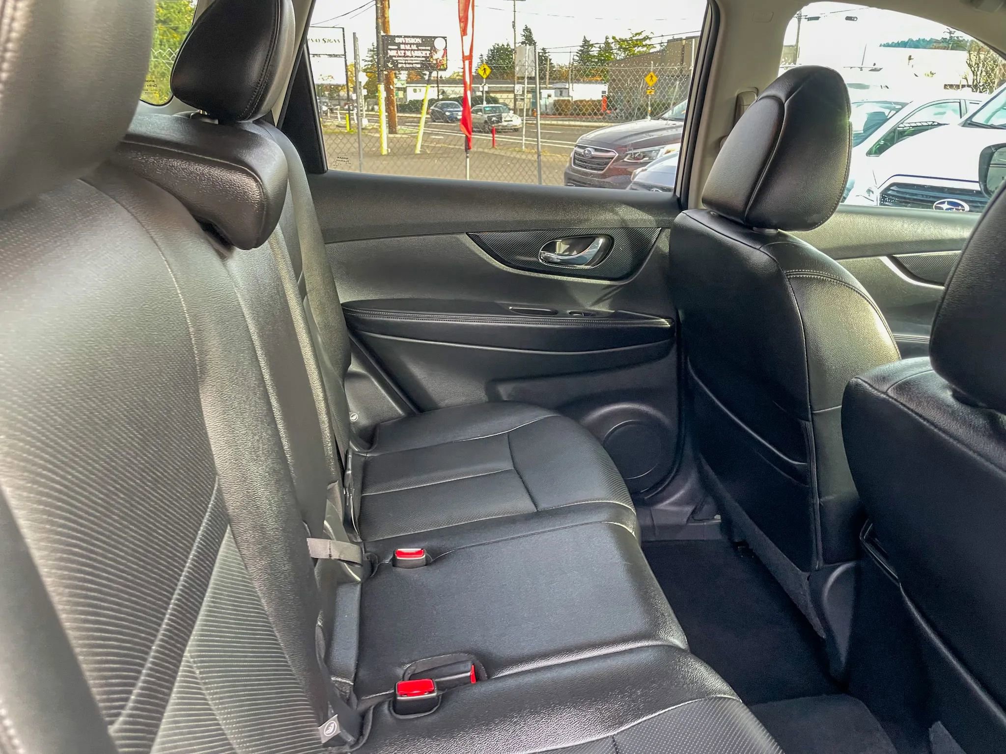 Used 2017 Nissan Rogue SL w/ SL Premium Package image 30