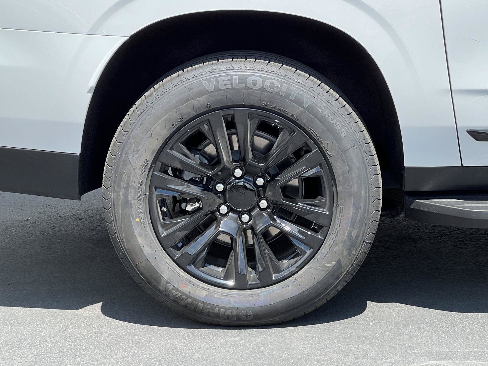 Used 2025 GMC Yukon XL Denali AWD/4WD image 15