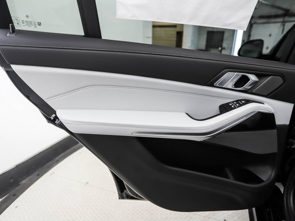 Used 2026 BMW X7 xDrive40i w/ M Sport Package image 20