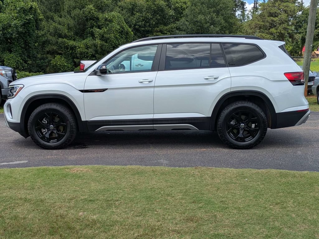 Used 2024 Volkswagen Atlas Peak Edition SEL AWD/4WD image 3