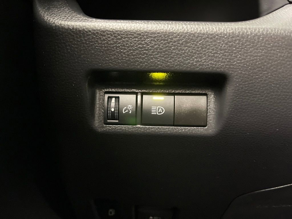 Certified 2025 Toyota RAV4 LE image 28