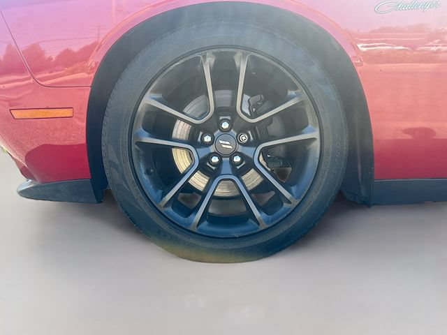 Used 2015 Dodge Challenger R/T Plus RWD image 34