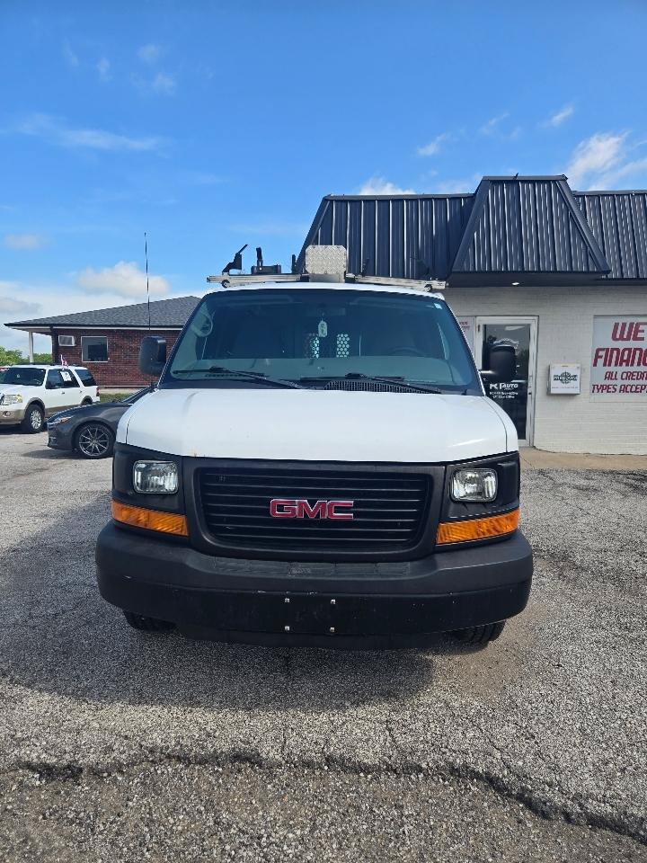Used 2014 GMC Savana 3500 RWD image 2