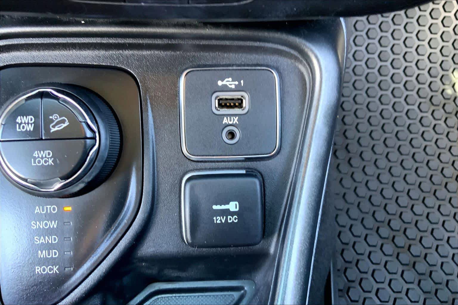 Used 2021 Jeep Compass Trailhawk AWD/4WD image 31