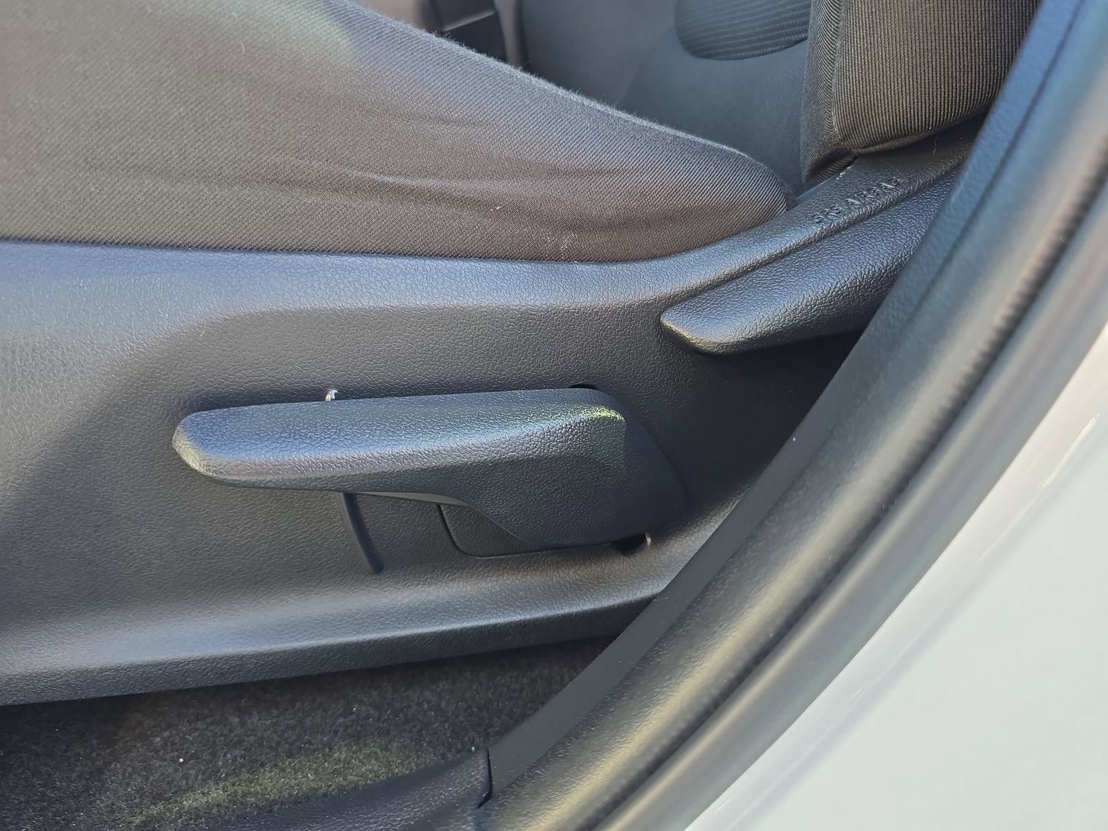 Used 2020 Toyota RAV4 LE w/ Carpet Mat Package image 15