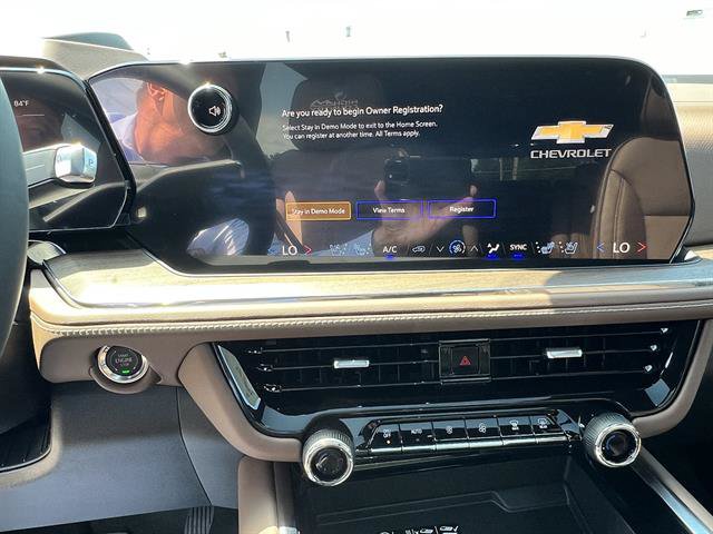 New 2026 Chevrolet Suburban High Country AWD/4WD image 15