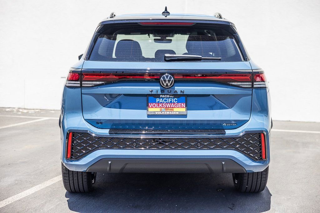 New 2026 Volkswagen Tiguan SE R-Line FWD image 4