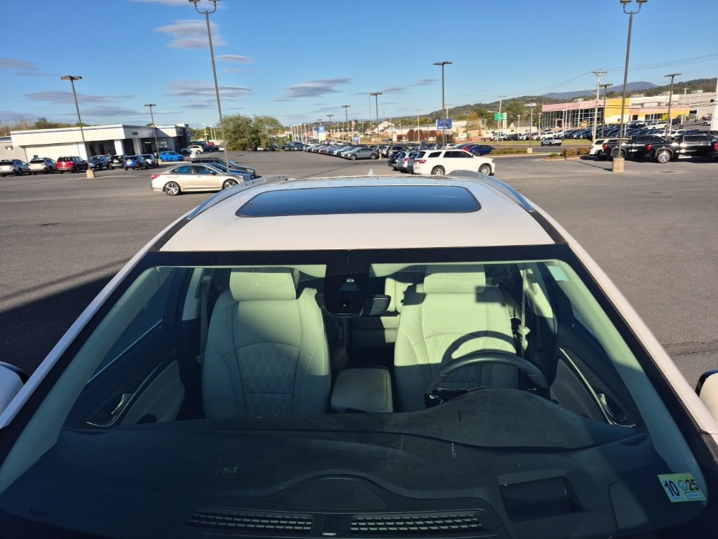 Used 2024 Buick Enclave Avenir image 7