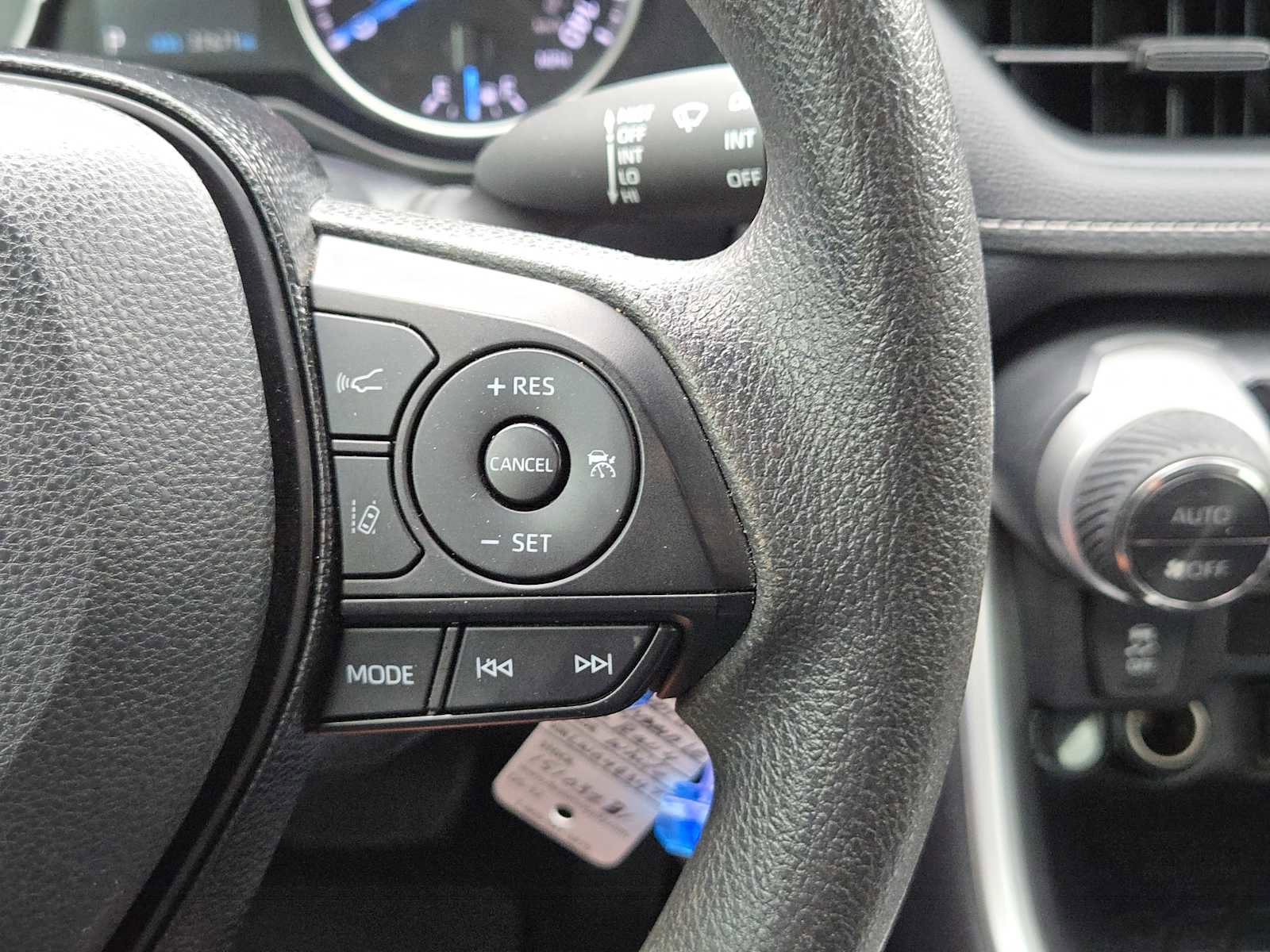 Used 2020 Toyota RAV4 LE image 28