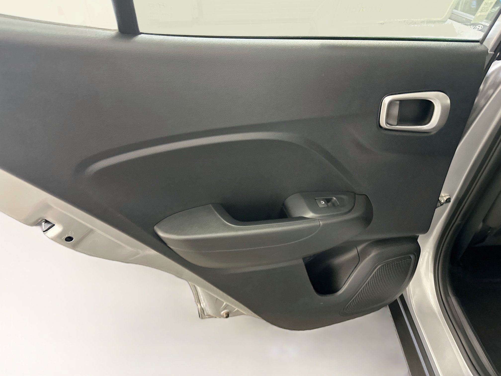 Used 2025 Hyundai Venue SEL FWD image 27