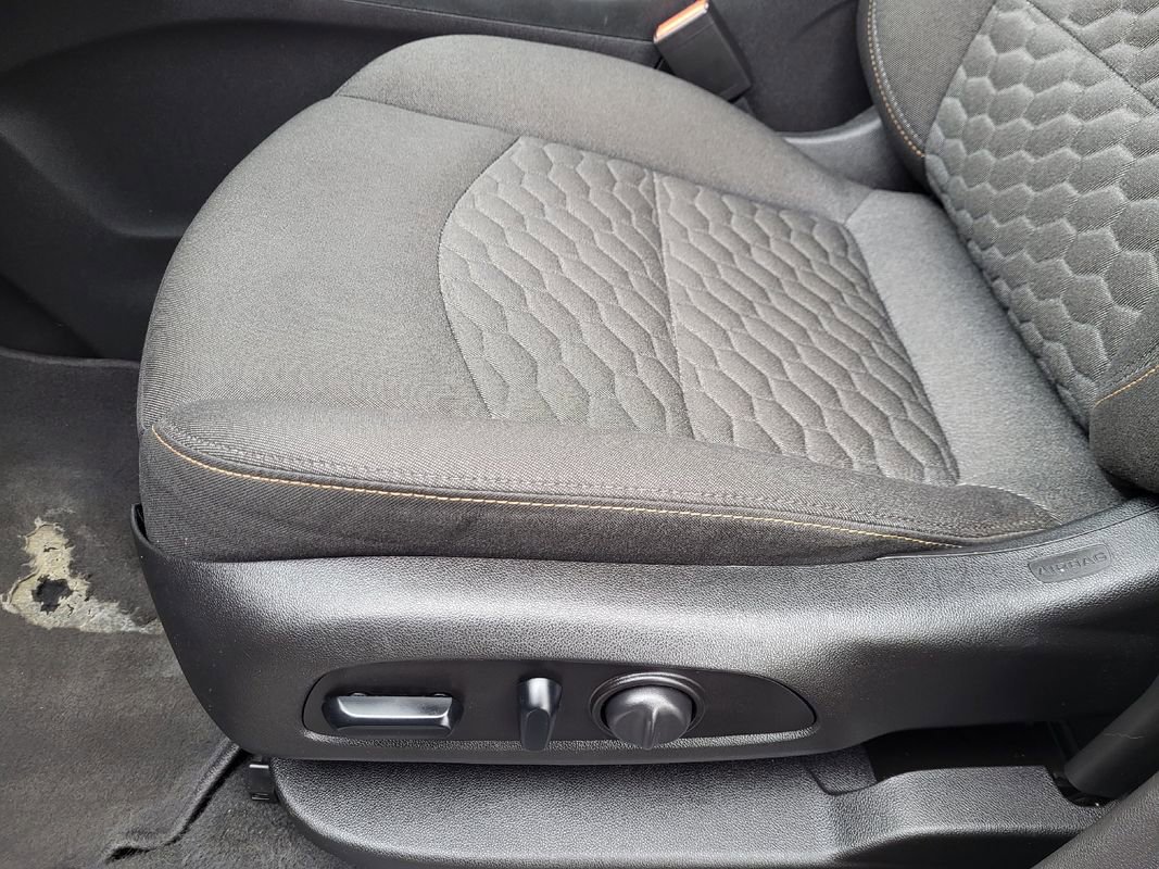 Used 2019 Chevrolet Equinox LT w/ Sun & Navigation Package AWD/4WD image 27