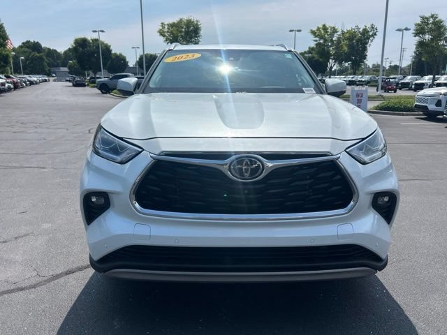 Used 2023 Toyota Highlander Platinum AWD/4WD image 2