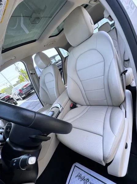 Used 2022 Mercedes-Benz GLC 300 w/ Premium Package Lite image 17