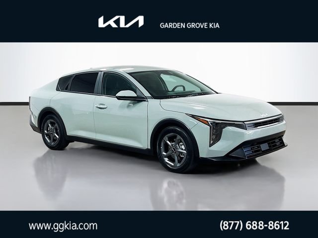 Certified 2025 Kia K4 FWD image 1
