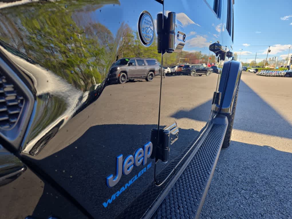 Used 2024 Jeep Wrangler High Altitude AWD/4WD image 15
