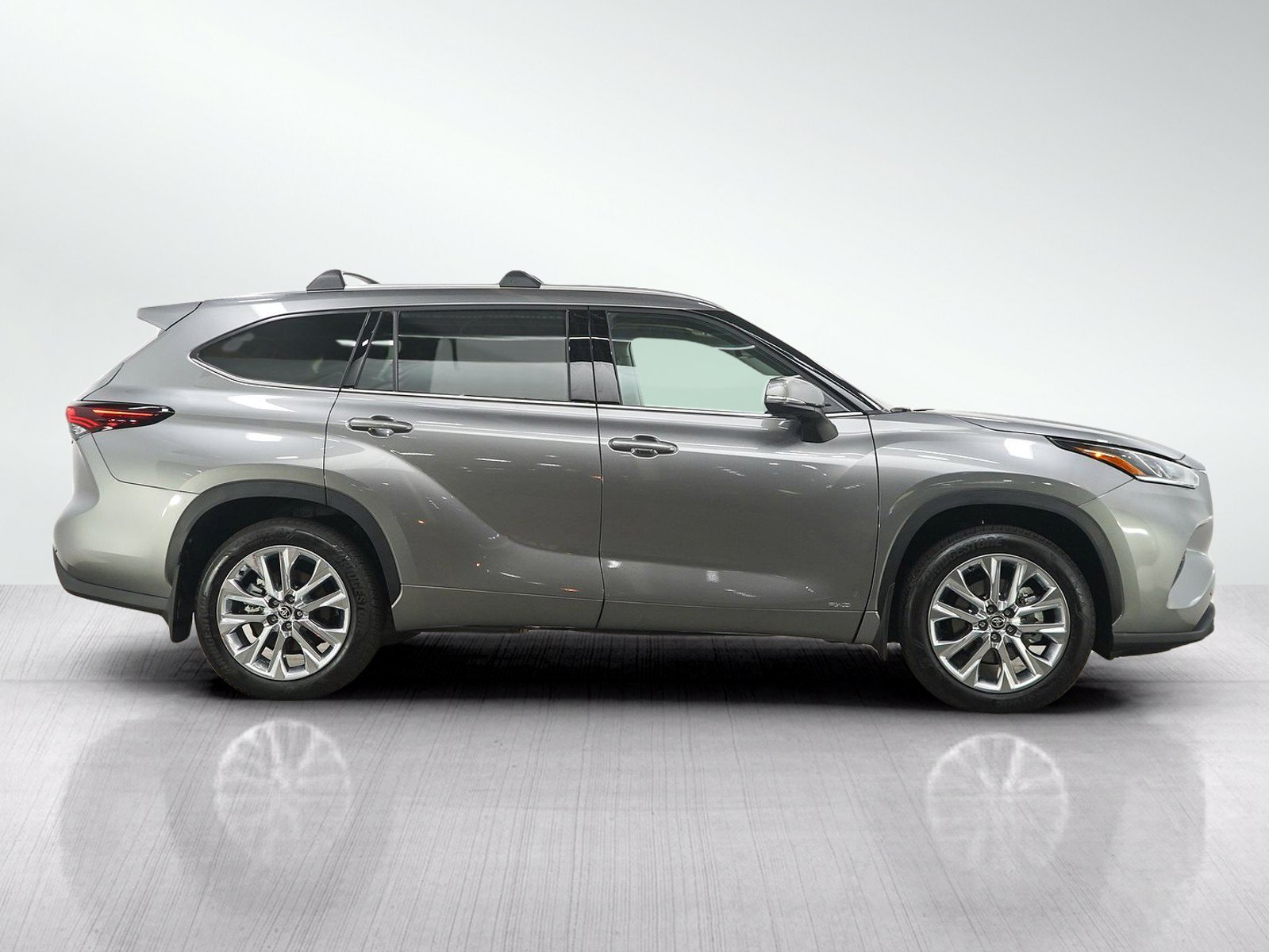 Used 2025 Toyota Highlander Limited AWD/4WD image 6