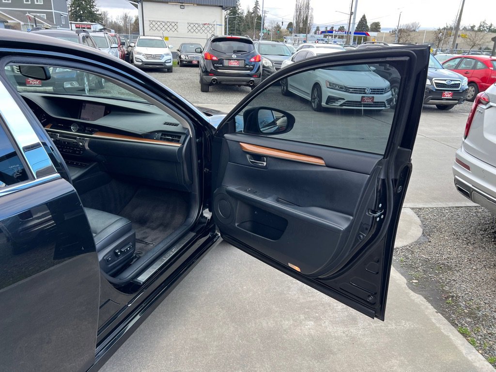 Used 2013 Lexus ES 300h w/ Luxury Pkg FWD image 17