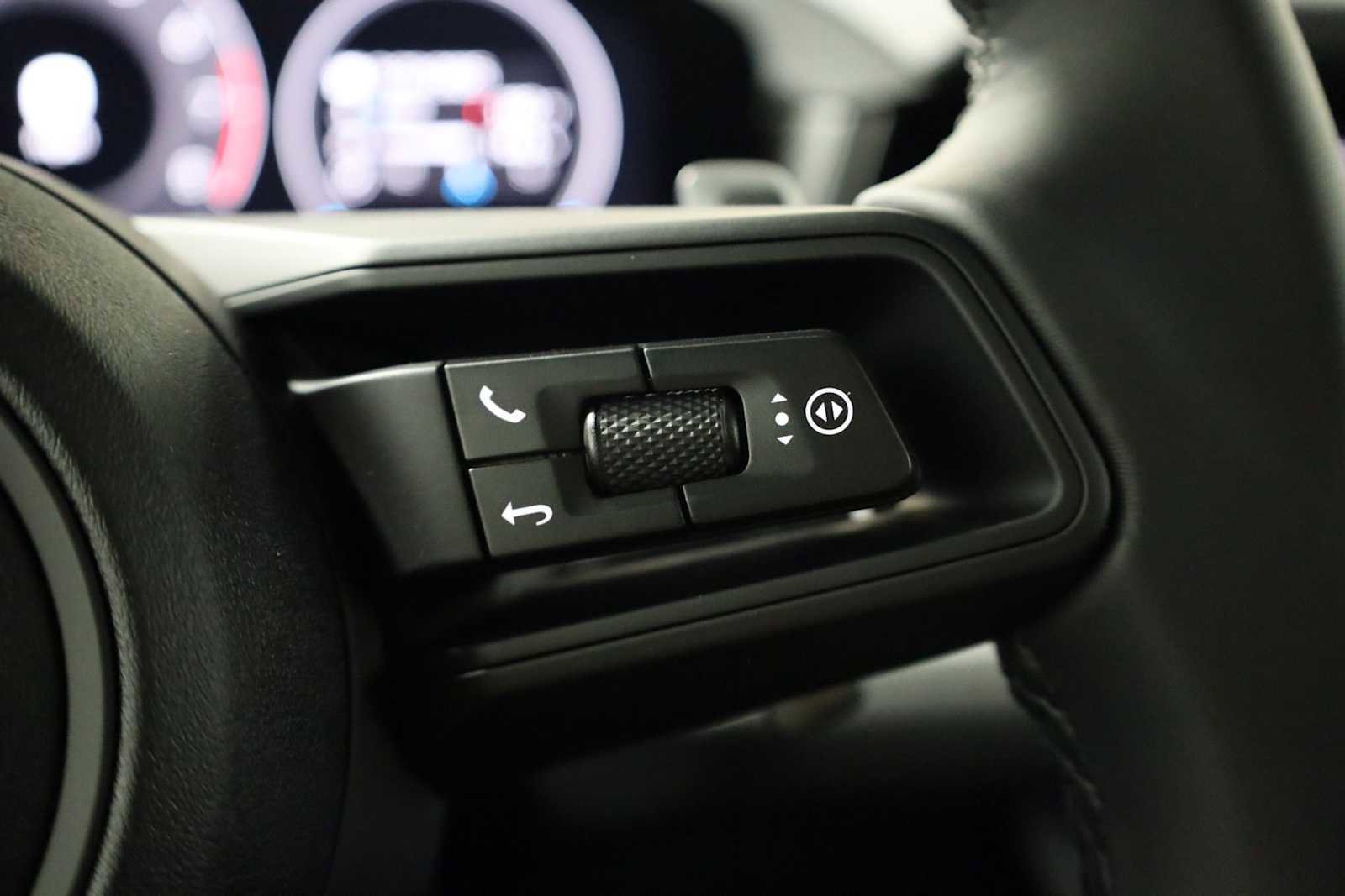 New 2025 Porsche Cayenne Coupe image 28