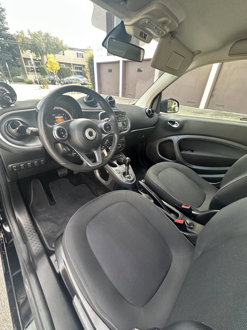 Used 2016 smart fortwo passion image 9