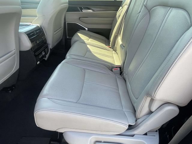 Used 2024 Jeep Wagoneer L Series II w/ Flexible Seating Group RWD image 12