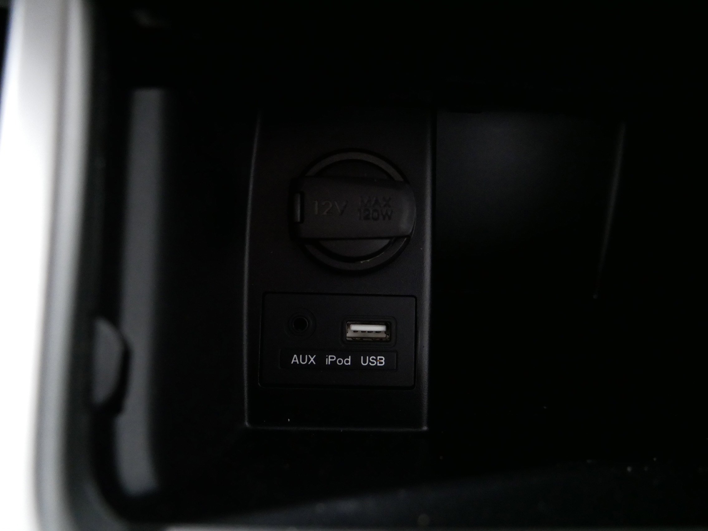 Used 2015 Hyundai Elantra SE FWD image 28