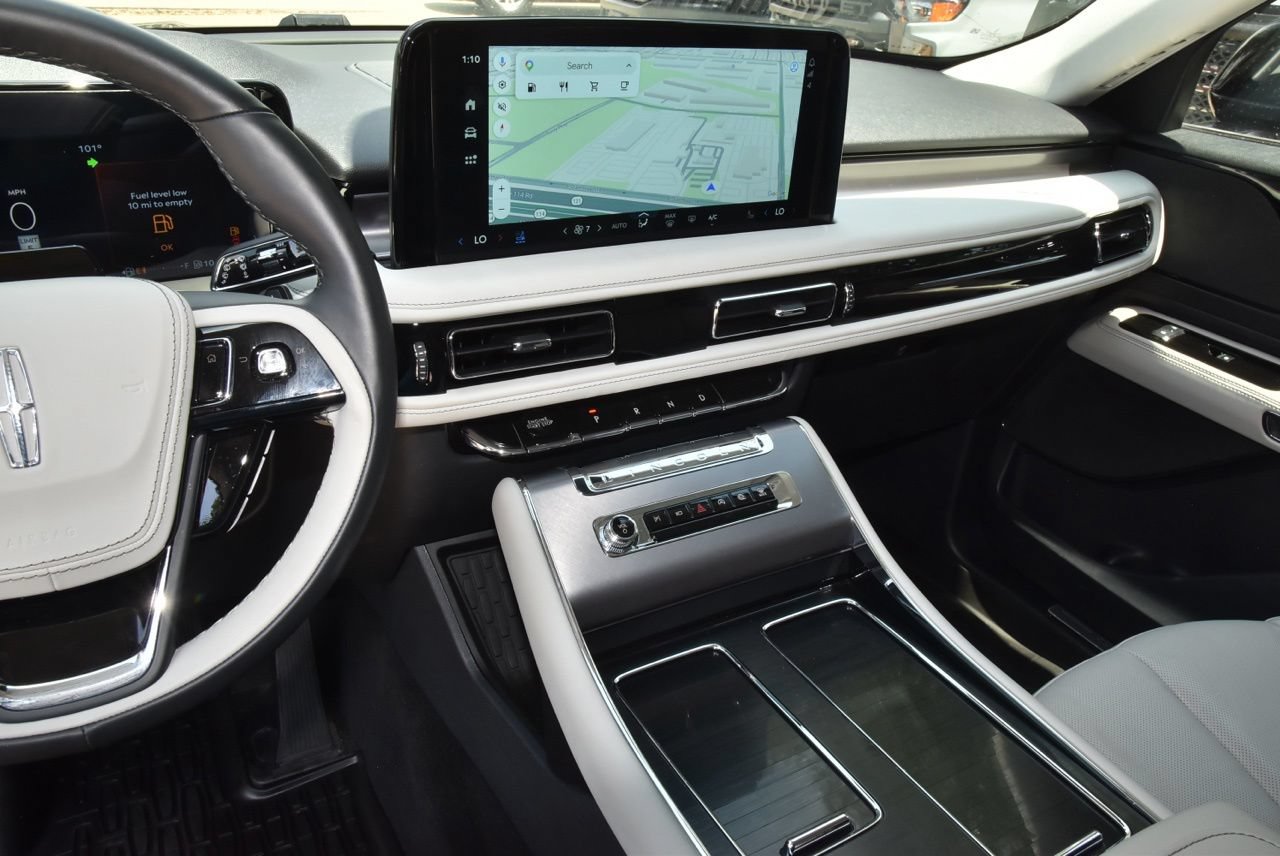 Certified 2026 Lincoln Aviator AWD image 28