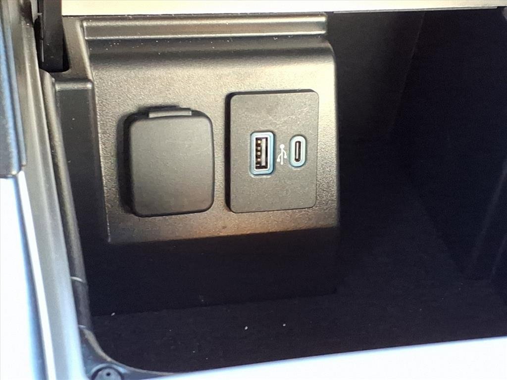 Used 2021 Ford Explorer XLT w/ Equipment Group 202A image 24