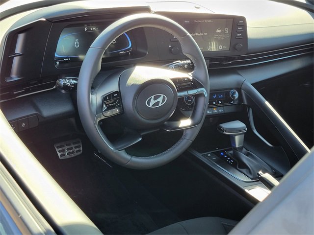 Used 2025 Hyundai Elantra Sport image 3