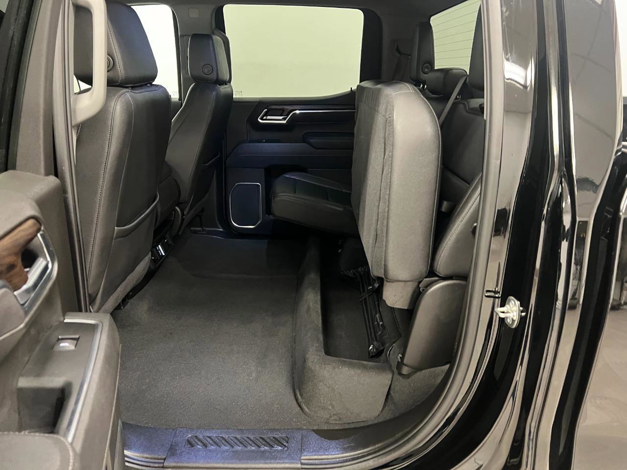 Used 2025 GMC Sierra 1500 SLT image 39