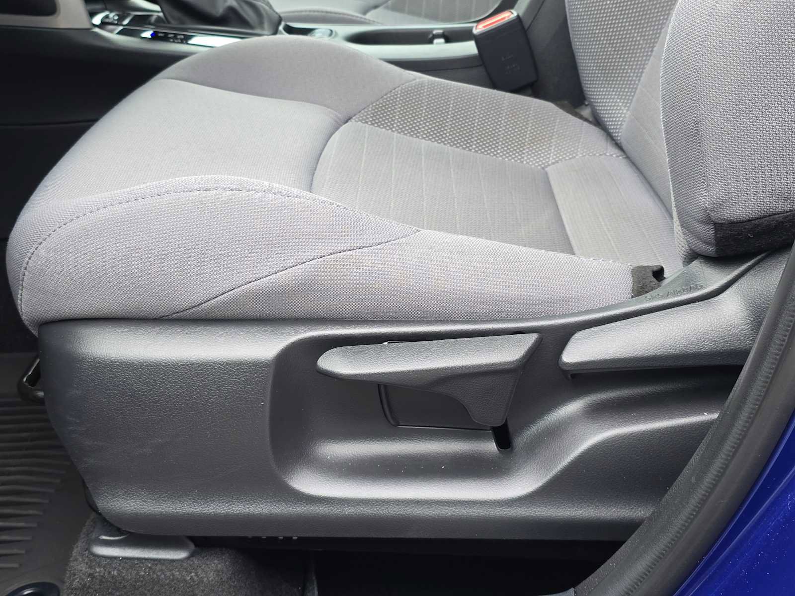 Used 2023 Toyota Corolla Cross AWD Hybrid w/ Moonroof Package image 24