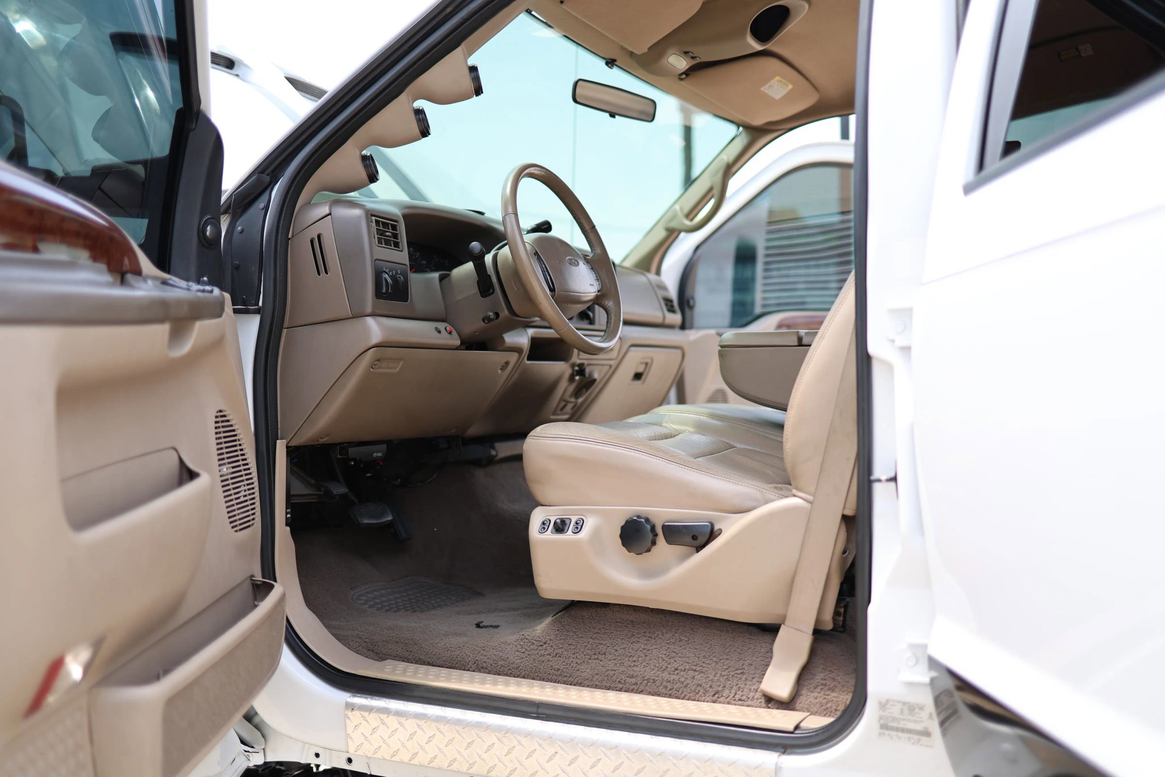 Used 2001 Ford F350 XLT image 27