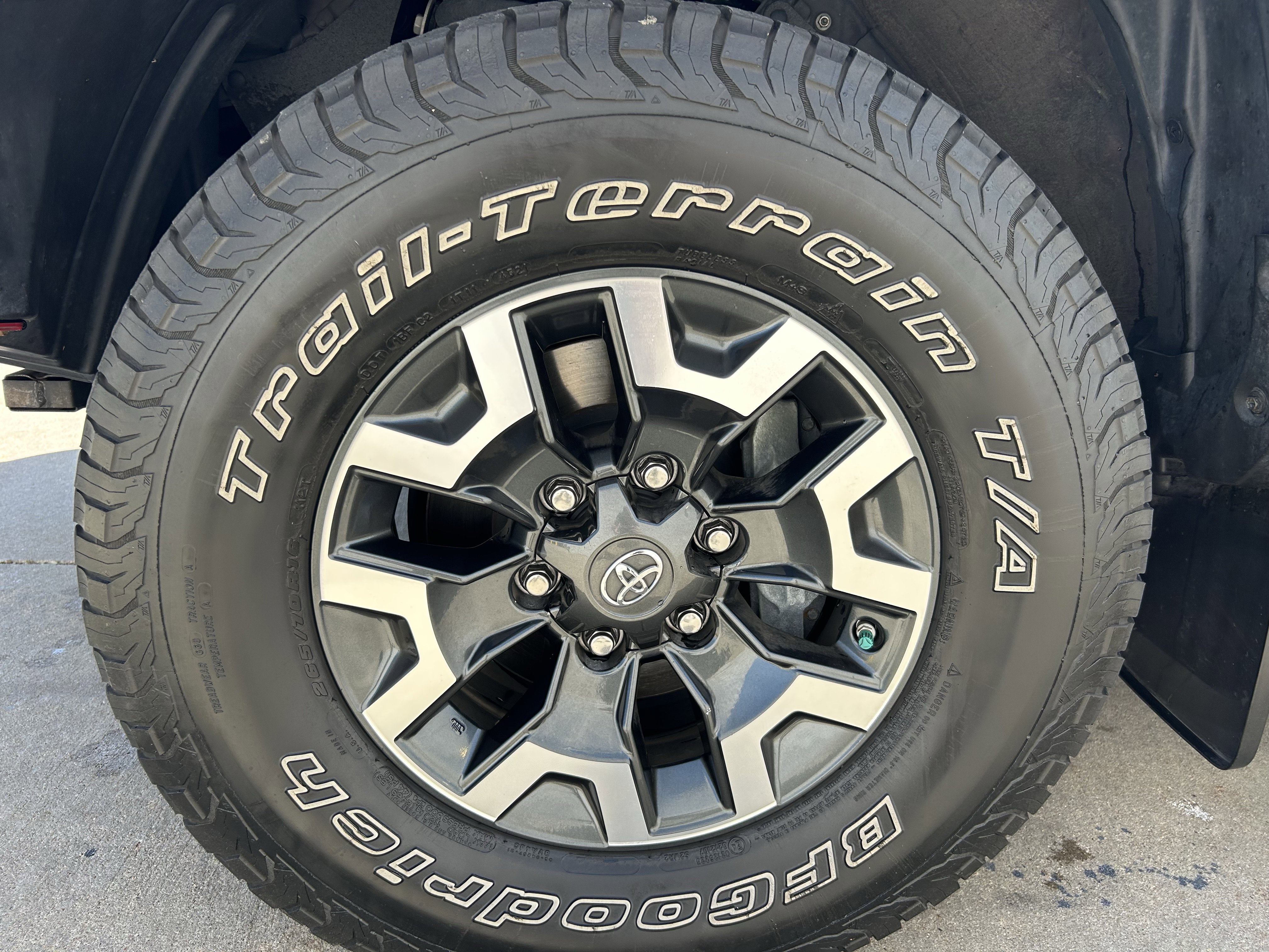 Certified 2019 Toyota Tacoma TRD Off-Road AWD/4WD image 12