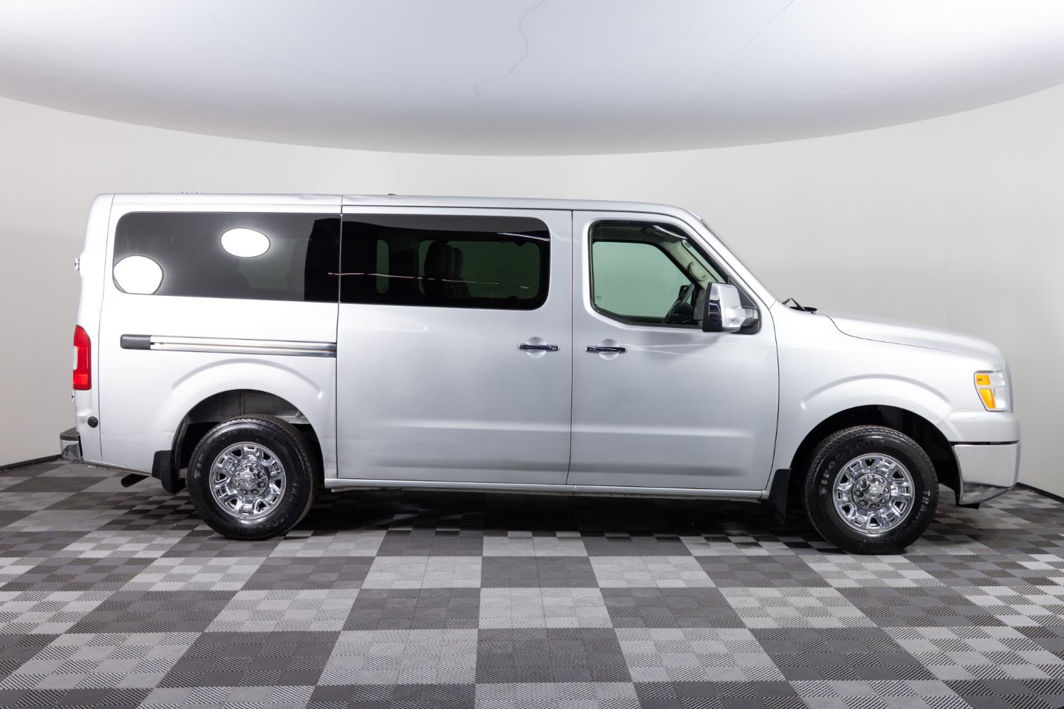 Used 2019 Nissan NV 3500 SV w/ Navigation Package RWD image 10