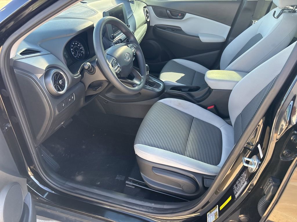 Used 2022 Hyundai Kona SE w/ Cargo Package image 11