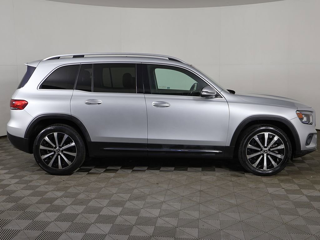 Used 2021 Mercedes-Benz GLB 250 4MATIC w/ Premium Package image 17