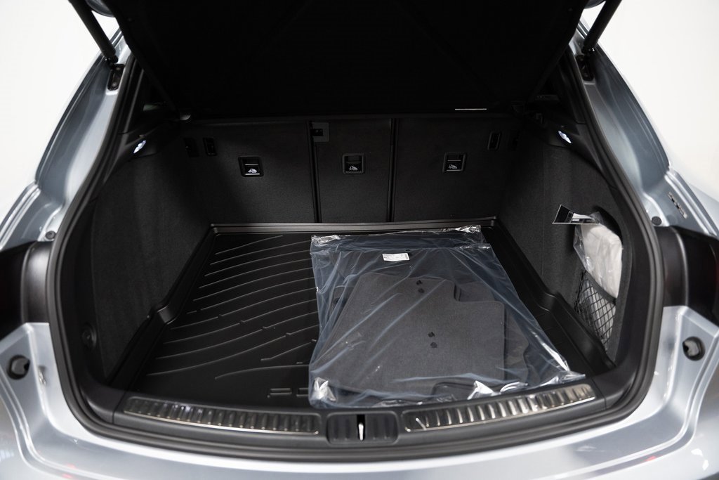Used 2024 Porsche Macan image 17