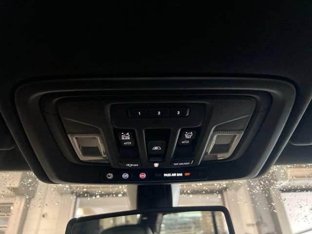 Used 2019 Chevrolet Silverado 1500 High Country w/ Z71 Off-Road Package AWD/4WD image 17