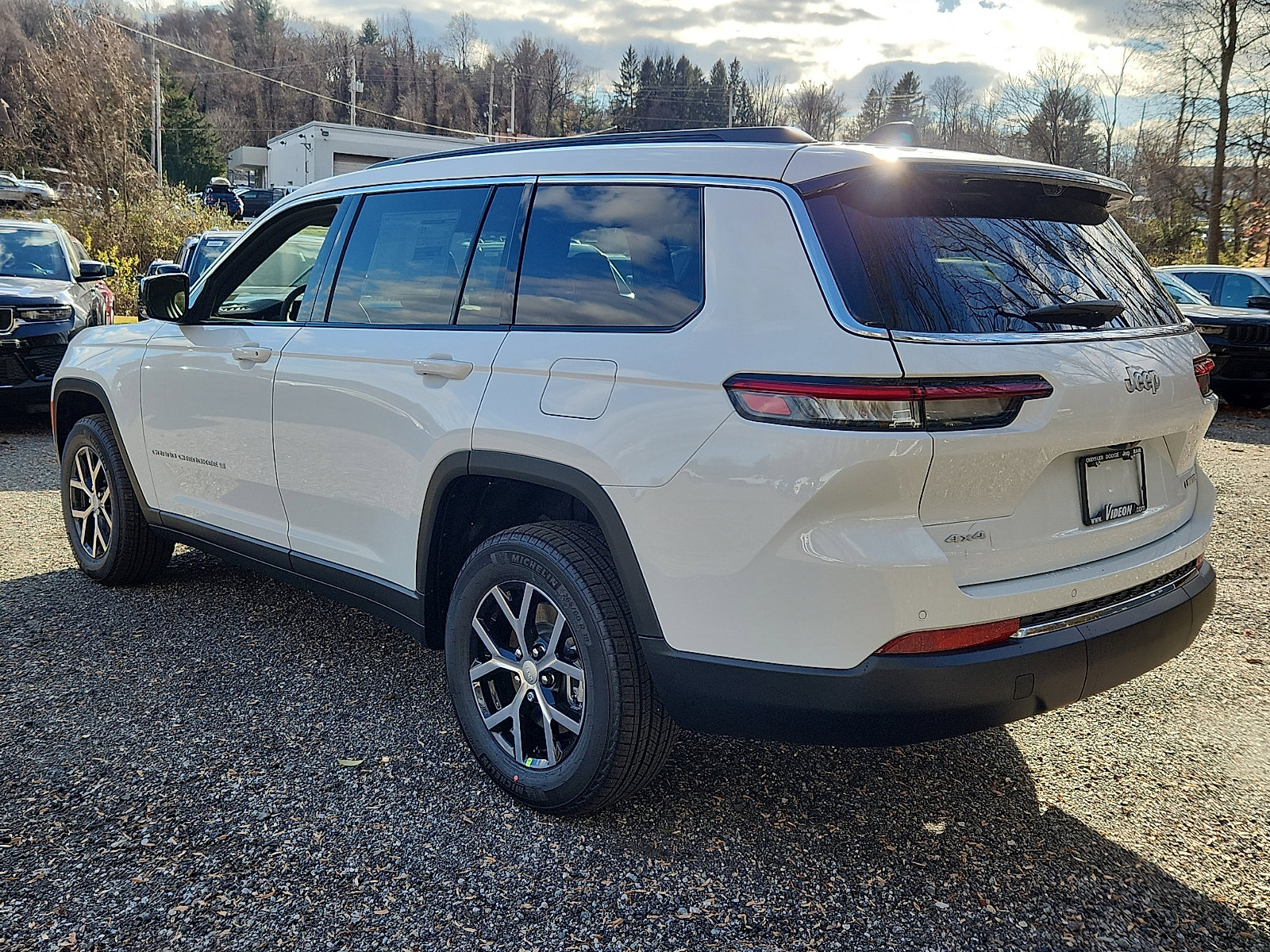 New 2025 Jeep Grand Cherokee L Limited w/ Luxury Tech Group II image 3