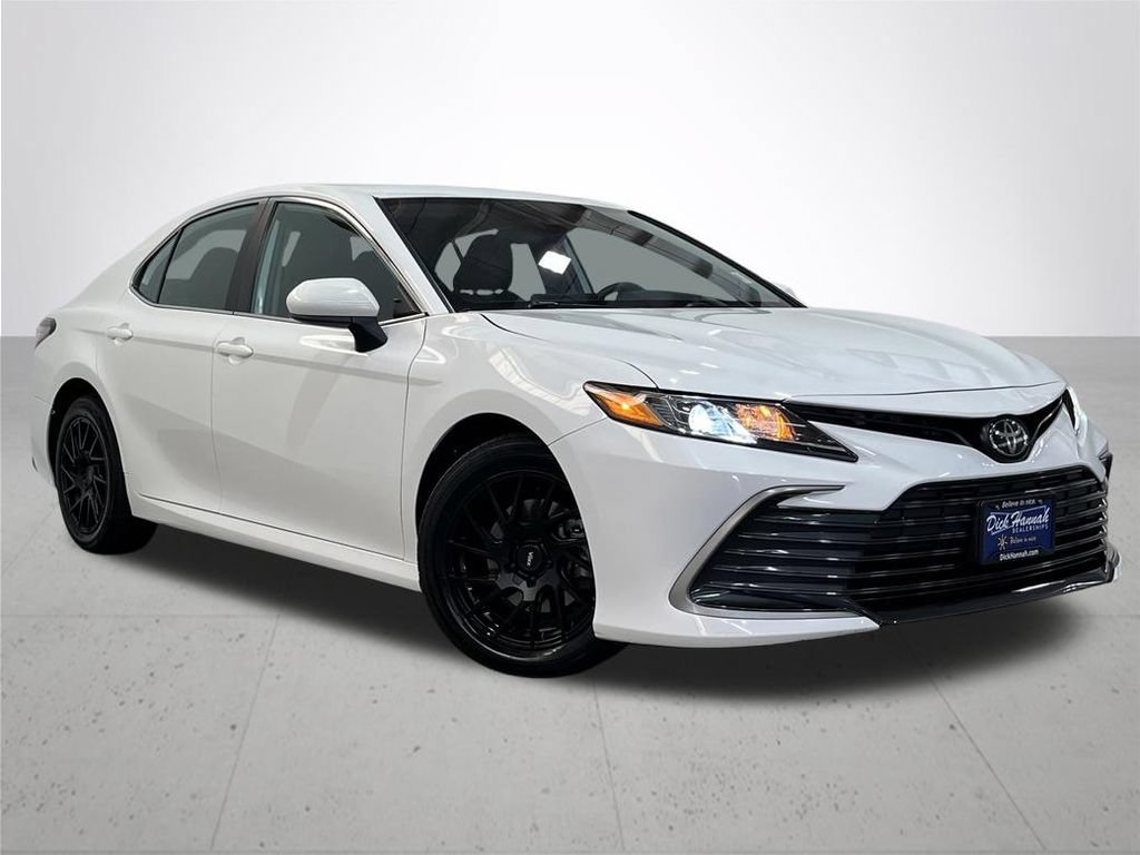 Used 2023 Toyota Camry LE FWD image 7