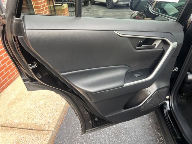 Used 2021 Toyota RAV4 LE image 22