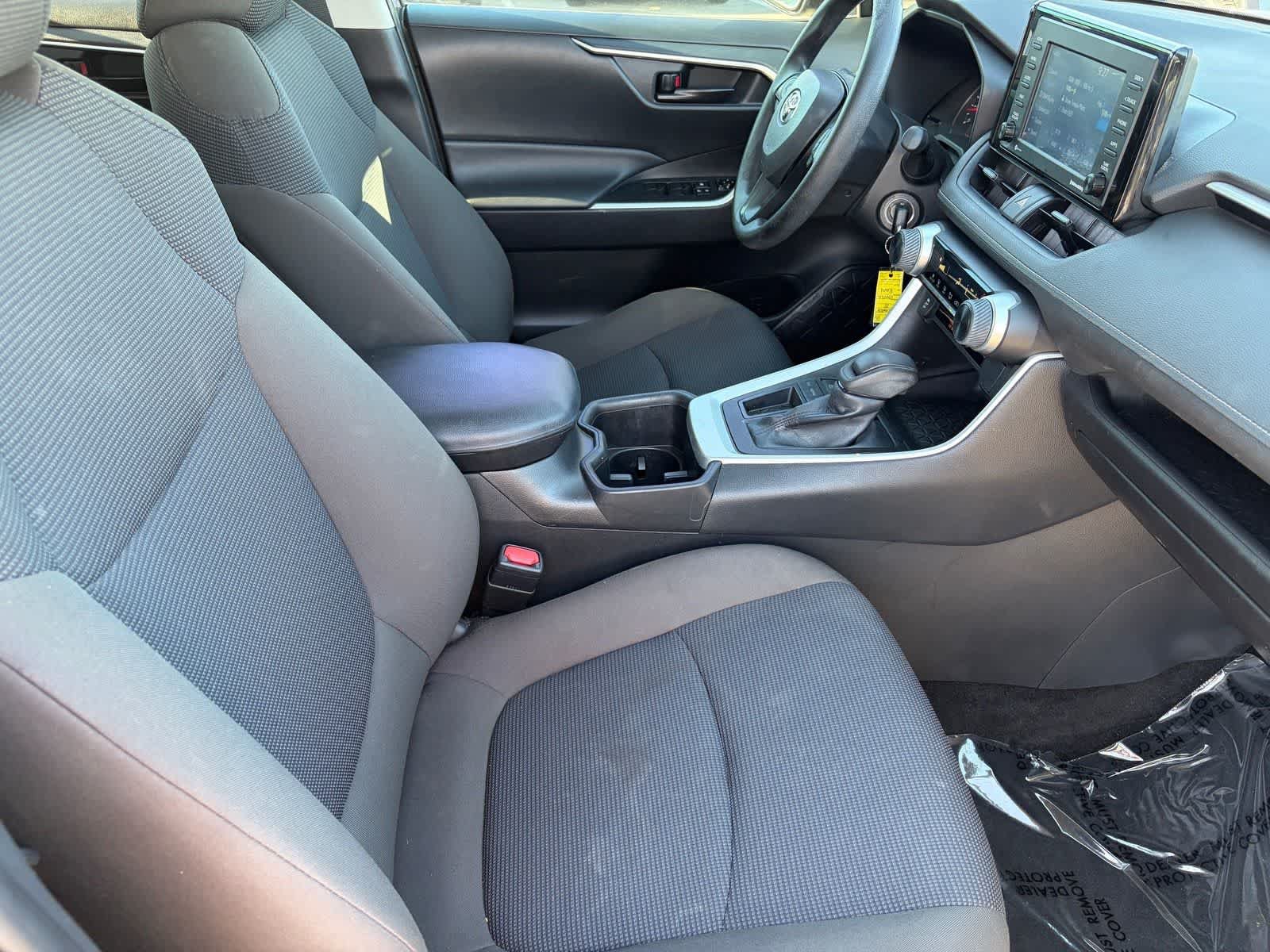 Used 2022 Toyota RAV4 LE FWD image 10
