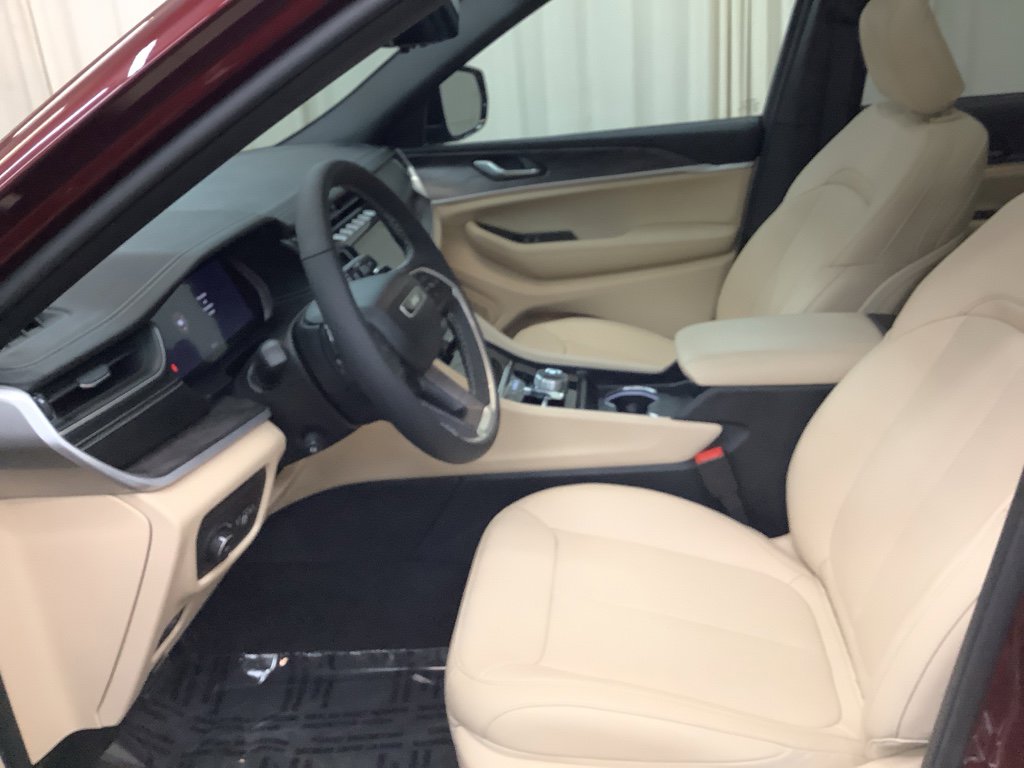 Used 2025 Jeep Grand Cherokee L Limited w/ Luxury Tech Group II image 15