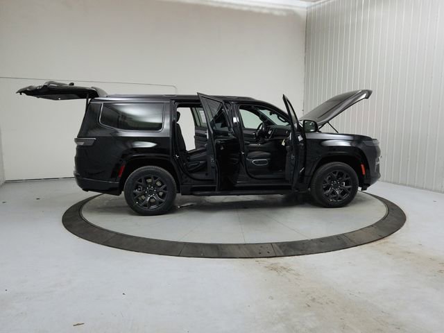 New 2026 Jeep Grand Wagoneer Limited w/ HD Trailer Tow Package image 16