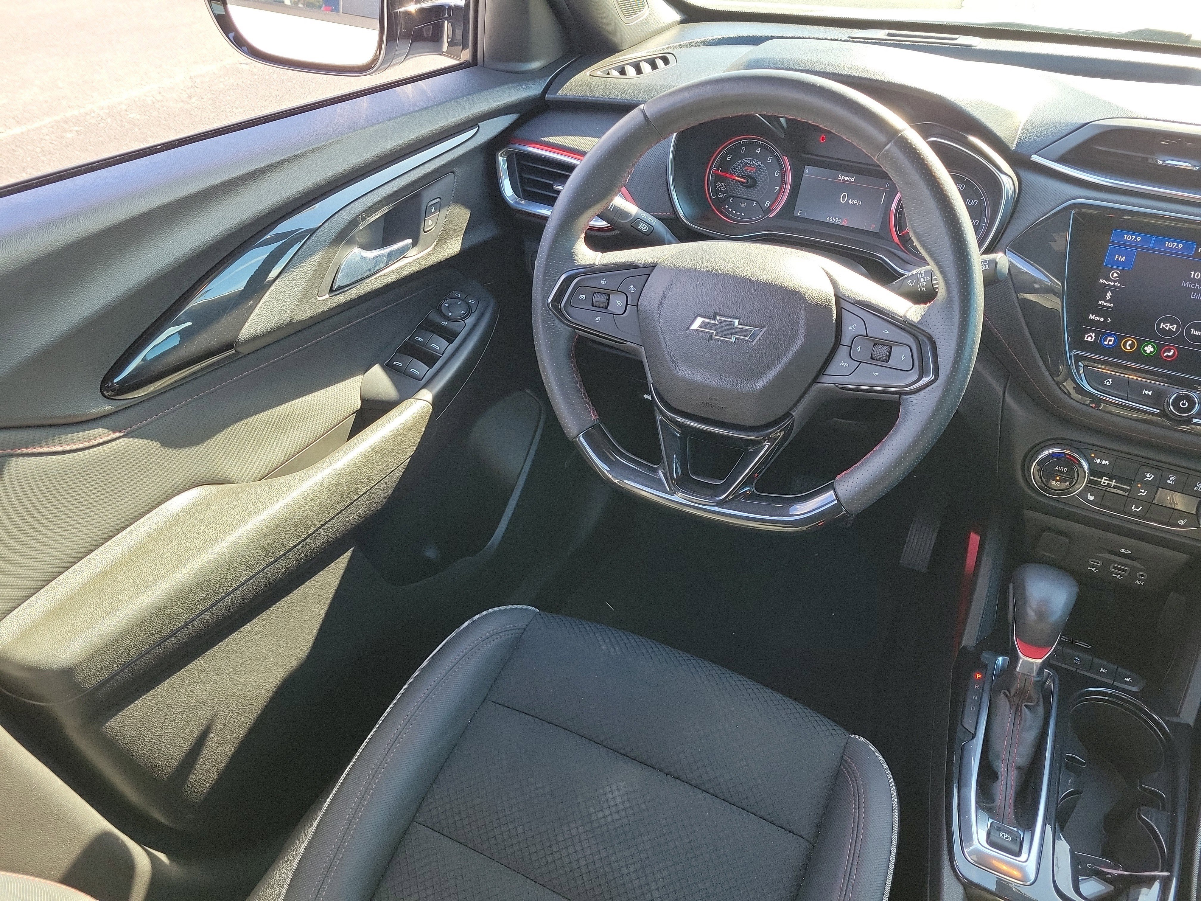 Used 2021 Chevrolet TrailBlazer RS w/ Technology Package image 16