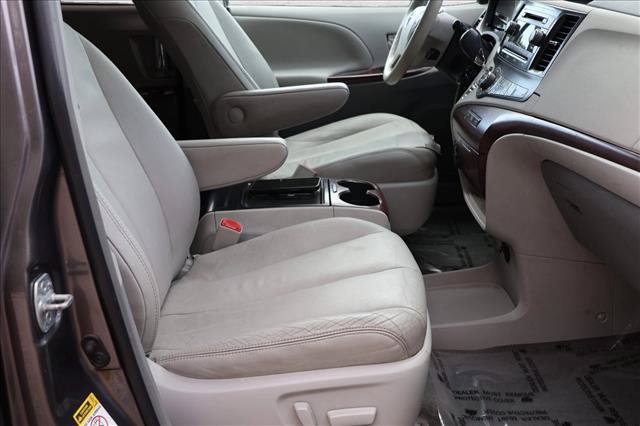 Used 2012 Toyota Sienna XLE FWD image 30