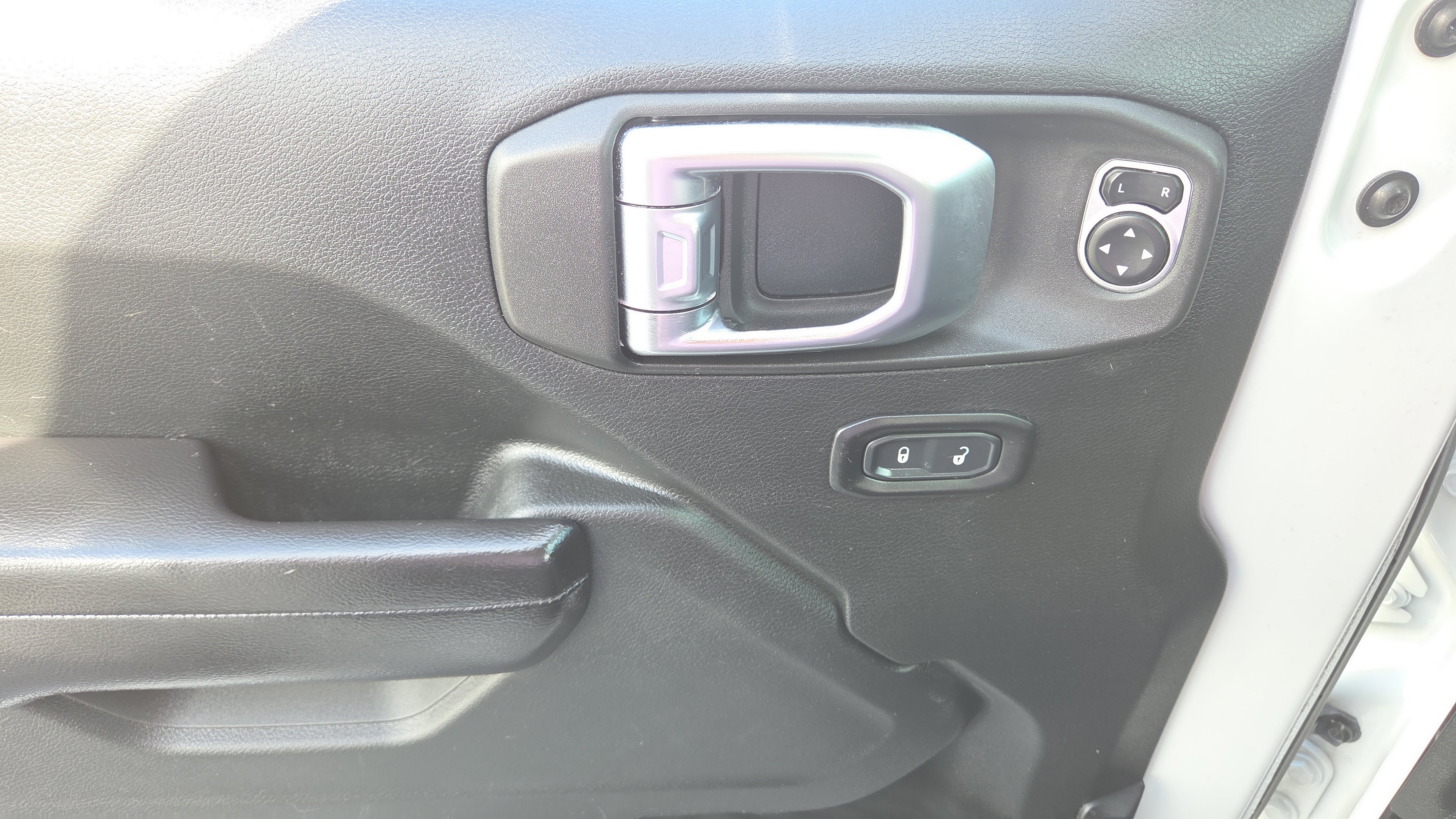 Used 2020 Jeep Wrangler Sport image 35