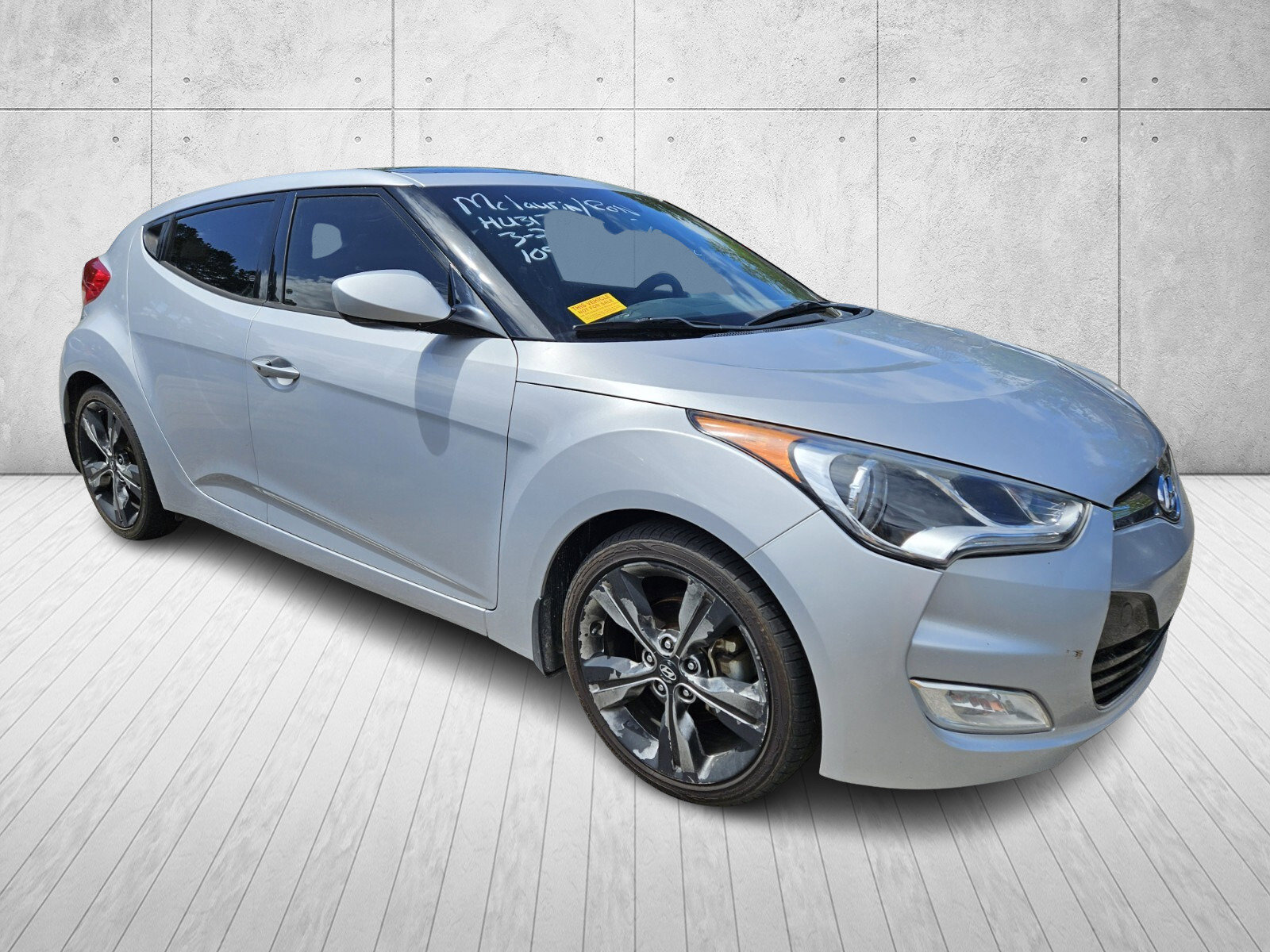 Used 2017 Hyundai Veloster Value Edition image 3
