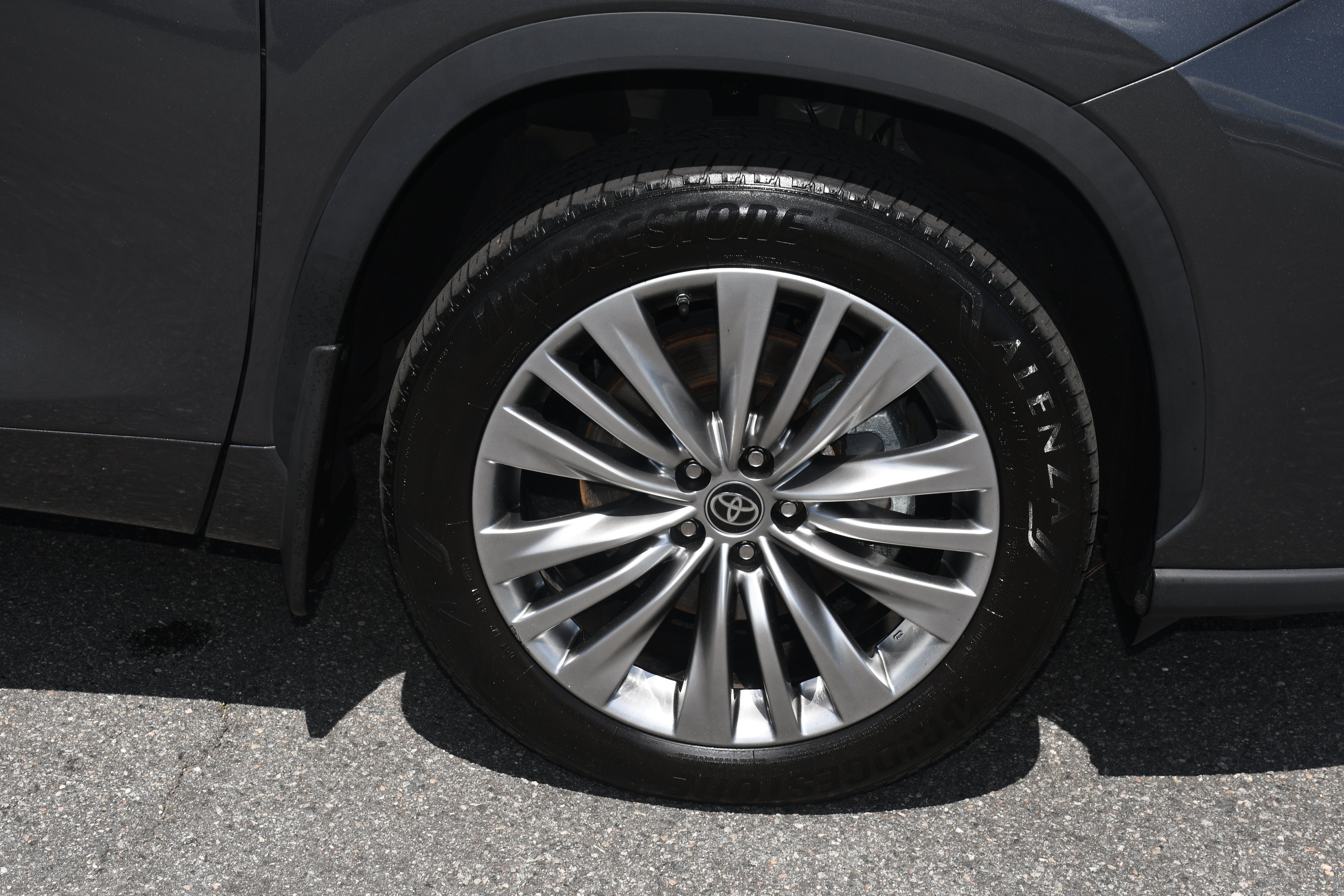 Certified 2024 Toyota Highlander Platinum FWD image 24