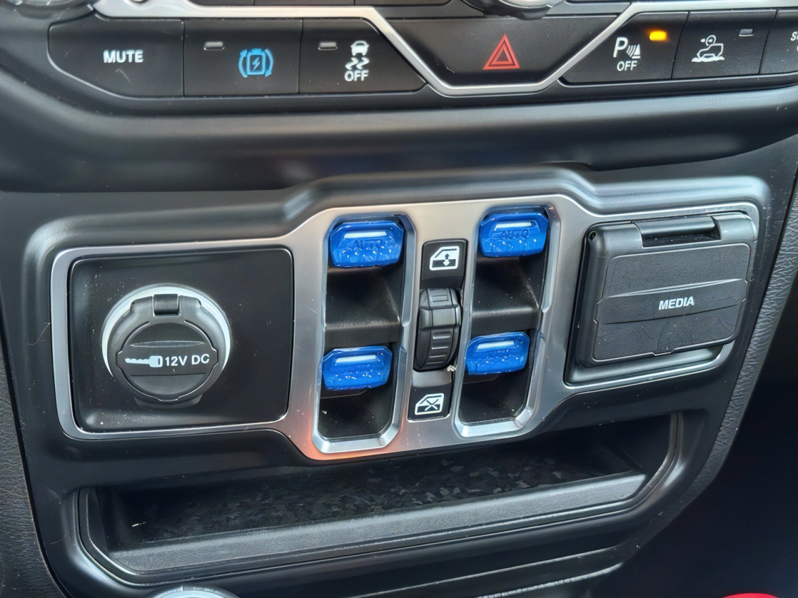 Used 2021 Jeep Wrangler Unlimited Sahara w/ Cold Weather Group image 28