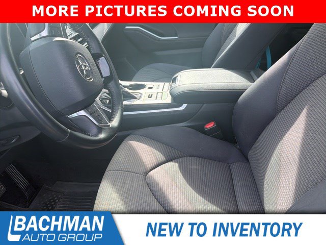 Used 2020 Toyota Highlander LE AWD/4WD image 4